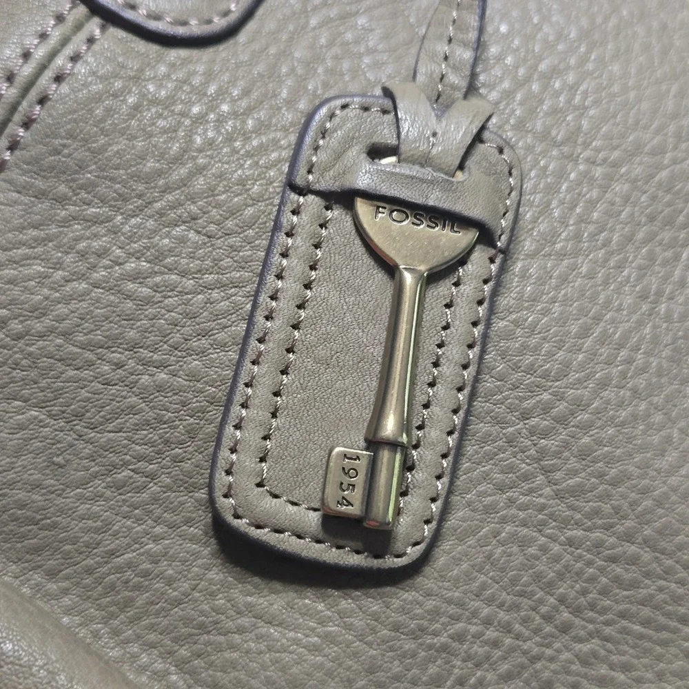 Vtg Fossil Green Leather Shoulder Bag Satchel 3- Compartment Key Charm